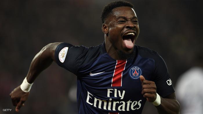 Paris Saint-Germain's French defender Serge Aurier celebrates after scoring a goal during the French Ligue 1 football match between Paris Saint-Germain (PSG) and Olympique Lyonnais at the Parc des Princes stadium in Paris on December 13, 2015. AFP PHOTO / FRANCK FIFE / AFP / FRANCK FIFE (Photo credit should read FRANCK FIFE/AFP/Getty Images)