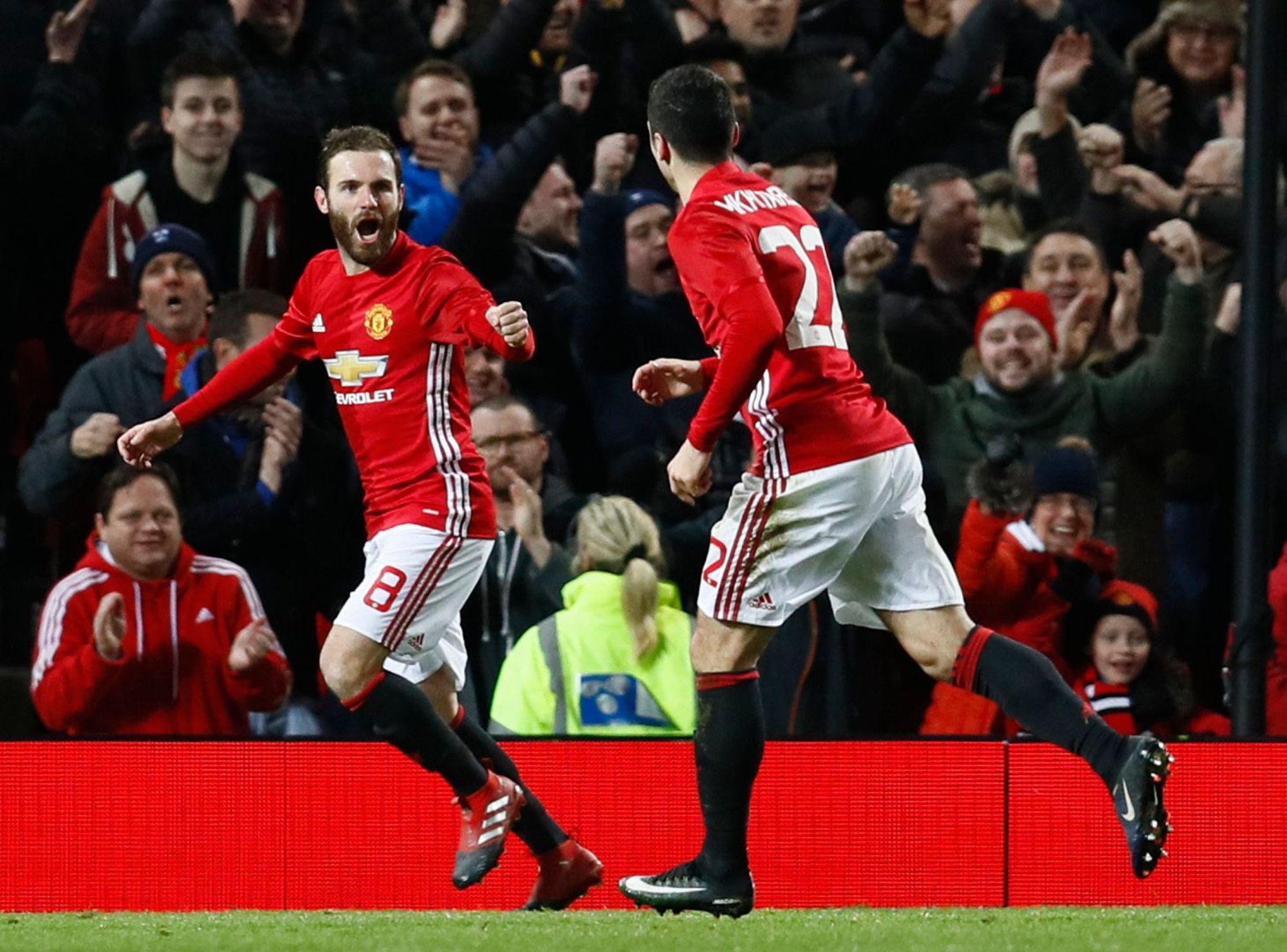 804475-2017-01-10t211932z_127084772_mt1aci14723650_rtrmadp_3_soccer-england-mun-hul