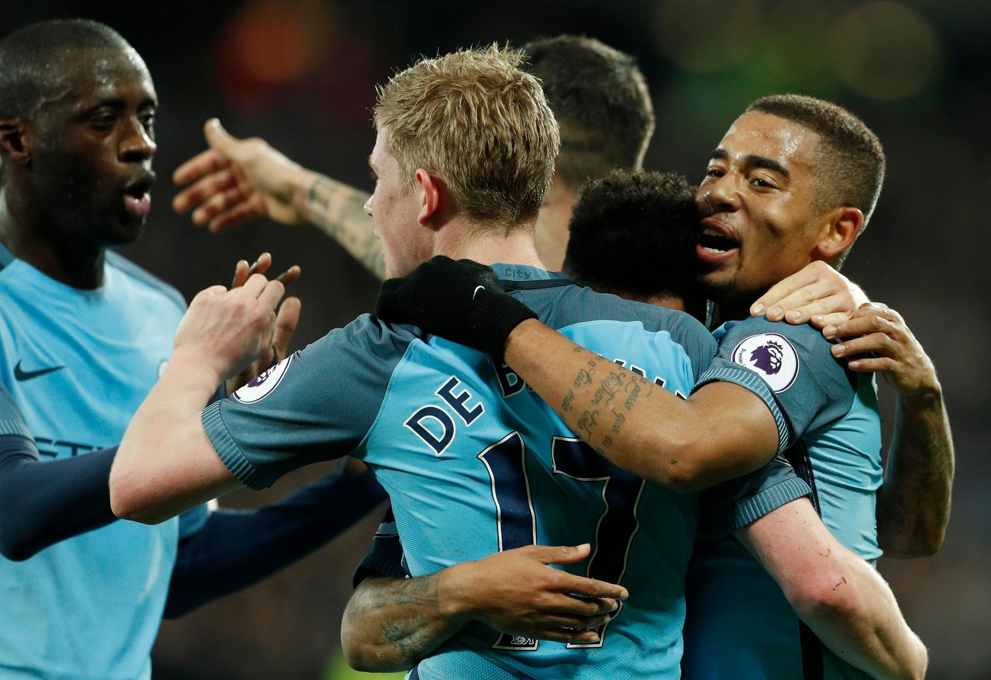 848553-2017-02-01T202619Z_128982379_MT1ACI14744185_RTRMADP_3_SOCCER-ENGLAND-WHU-MCI