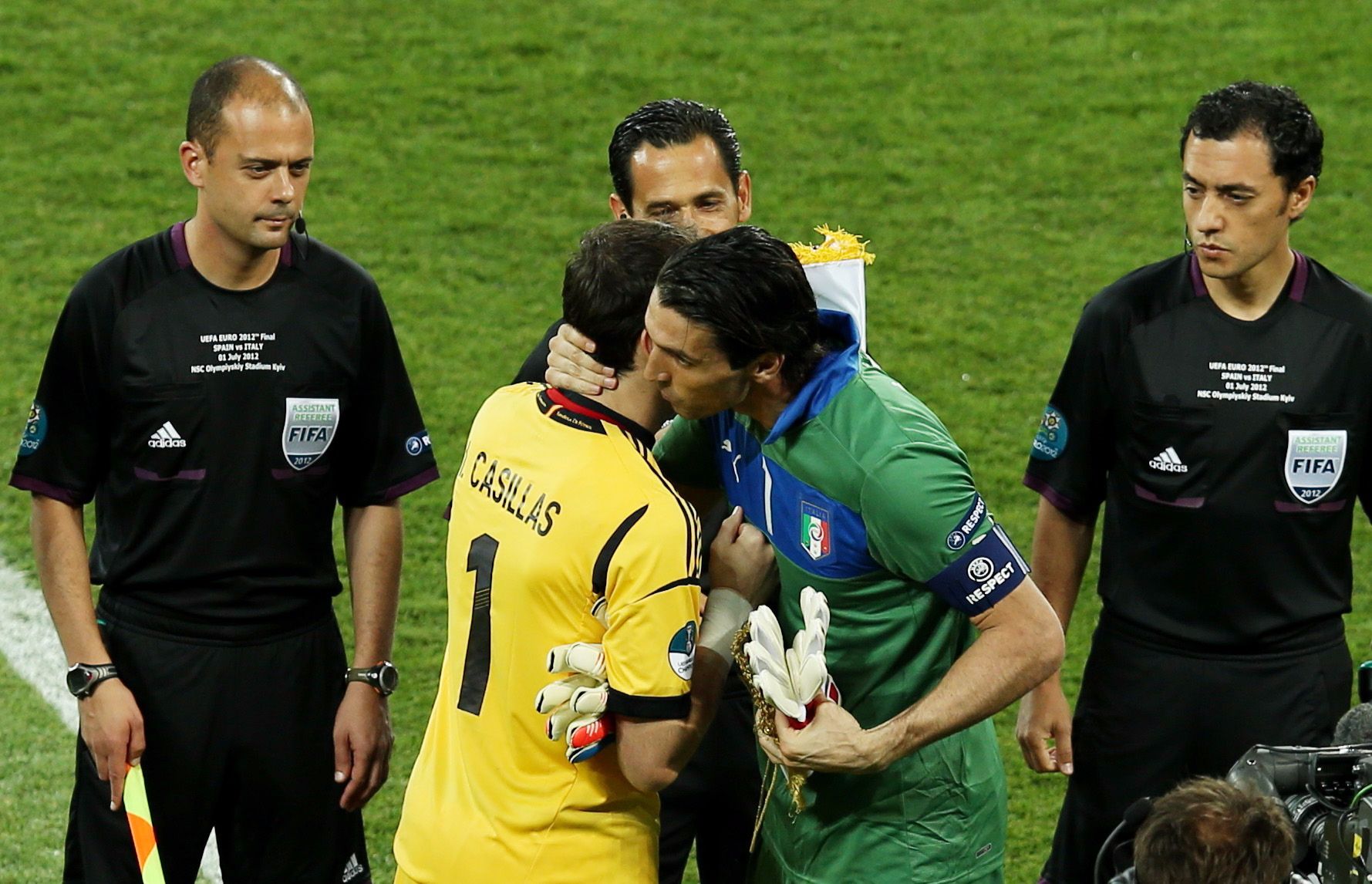 890900-2012-07-01T194542Z_1_MT1ACI9669787_RTRMADP_3_SOCCER-ENGLAND-ESP-ITA