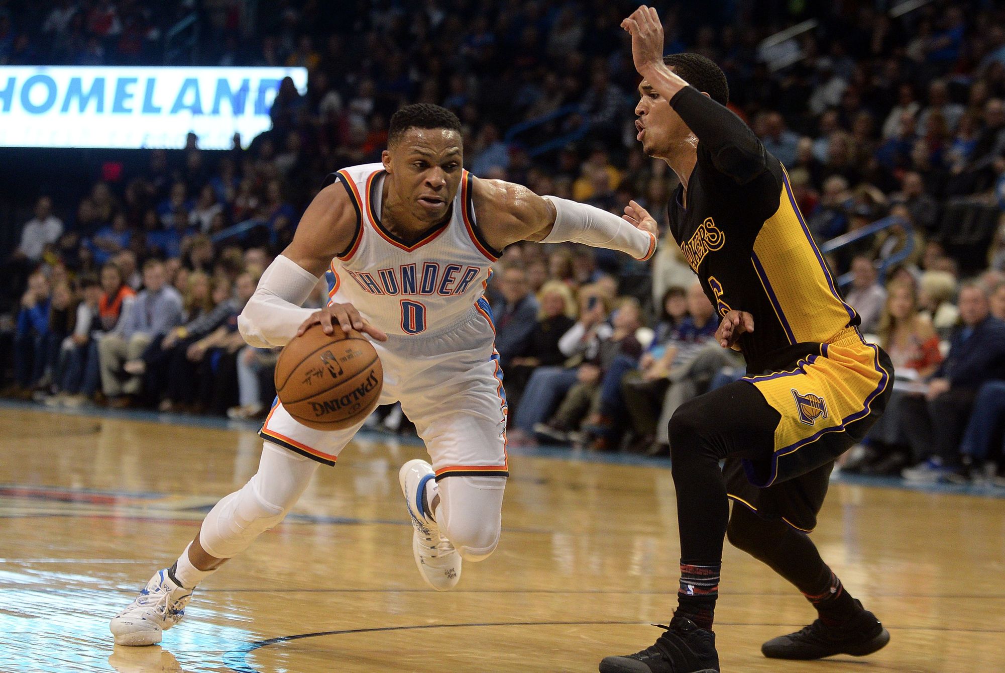 899069-2017-02-25T041826Z_207897928_NOCID_RTRMADP_3_NBA-LOS-ANGELES-LAKERS-AT-OKLAHOMA-CITY-THUNDER