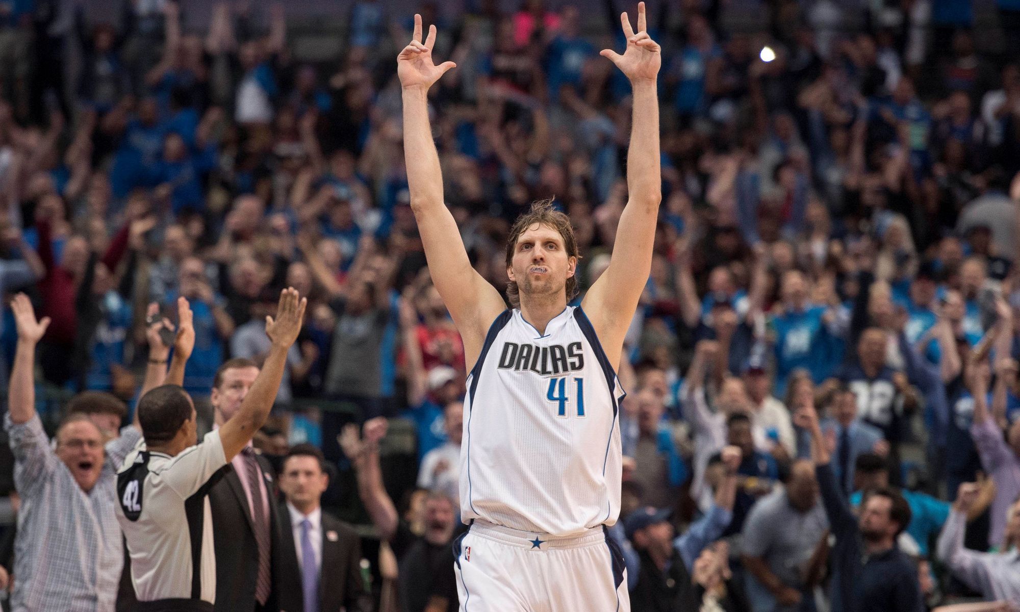 921598-2017-03-03T203837Z_1962940033_RC1167004C10_RTRMADP_3_BASKETBALL-NBA-DAL-NOWITZKI-(2)