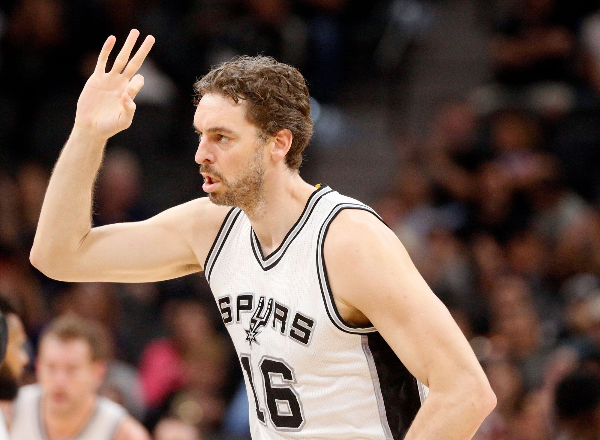 934216-2017-03-14T003958Z_594865539_NOCID_RTRMADP_3_NBA-ATLANTA-HAWKS-AT-SAN-ANTONIO-SPURS