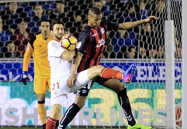 pareja-deyverson-alaves-sevilla-laliga_1itjukngqa4tj1qvvkvt9wykdw