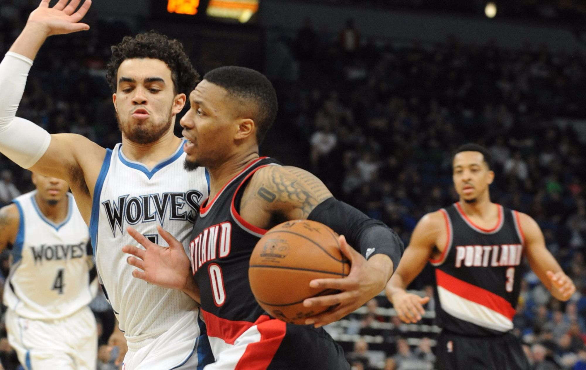 976063-2017-04-04T015148Z_608872003_NOCID_RTRMADP_3_NBA-PORTLAND-TRAIL-BLAZERS-AT-MINNESOTA-TIMBERWOLVES