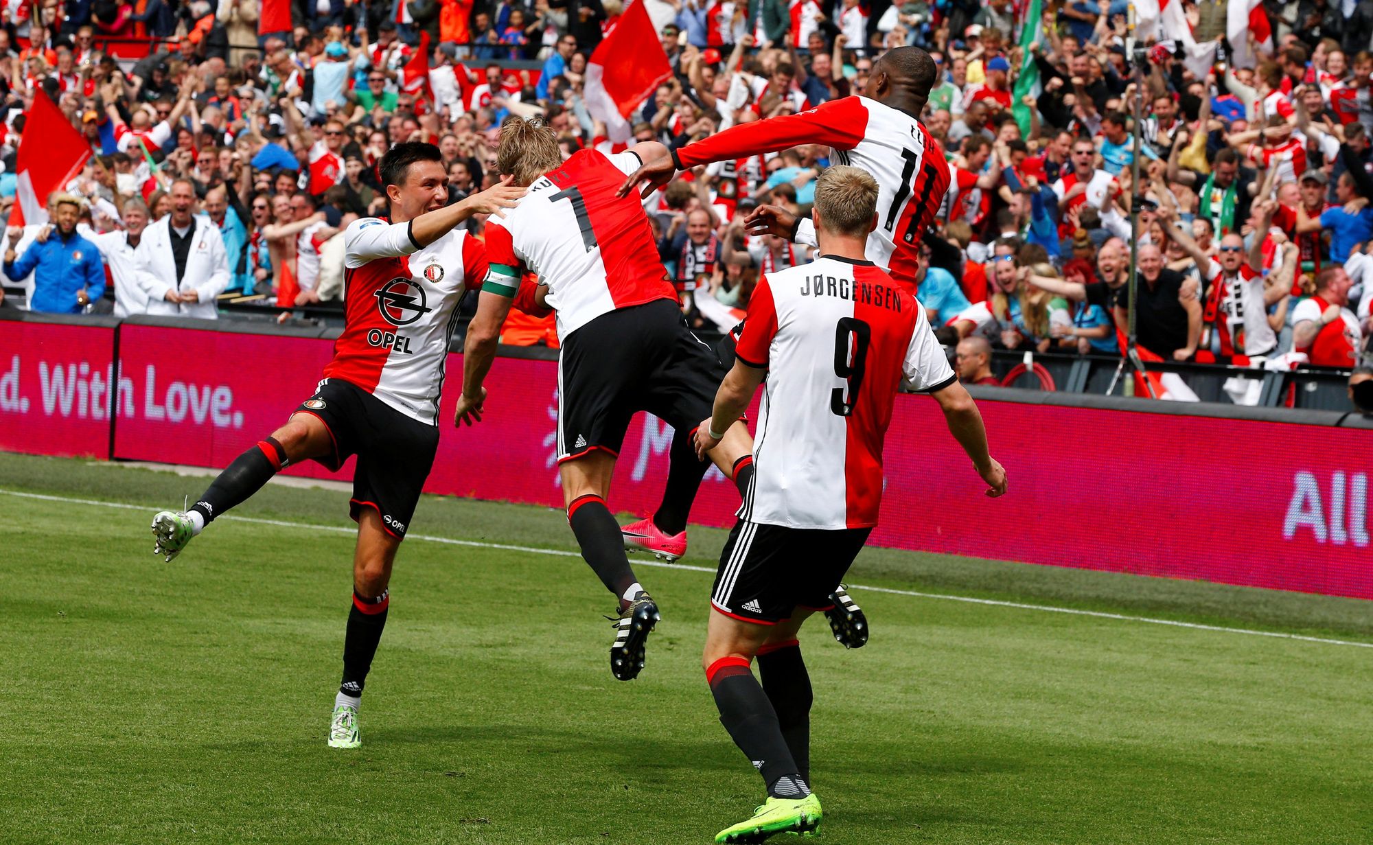 1061391-2017-05-14T133731Z_1999870977_RC15144A5DB0_RTRMADP_3_SOCCER-NETHERLANDS