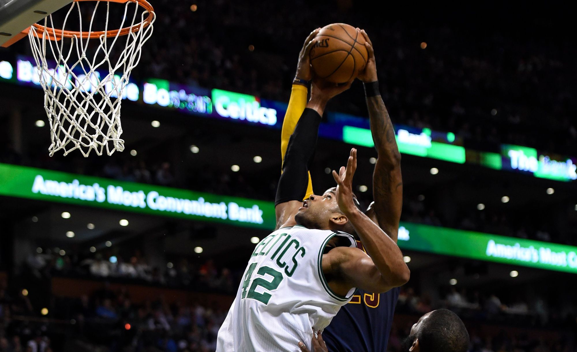 1069939-2017-05-18T020753Z_1050321505_NOCID_RTRMADP_3_NBA-PLAYOFFS-CLEVELAND-CAVALIERS-AT-BOSTON-CELTICS-(2)