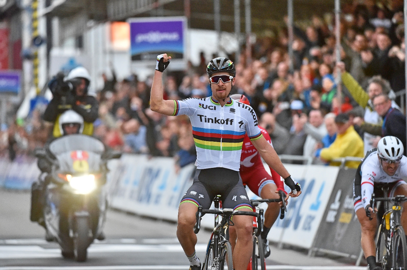 Peter-Sagan-Tinkoff-world-champion-Gent-Wevelgem-salute-pic-Sirotti