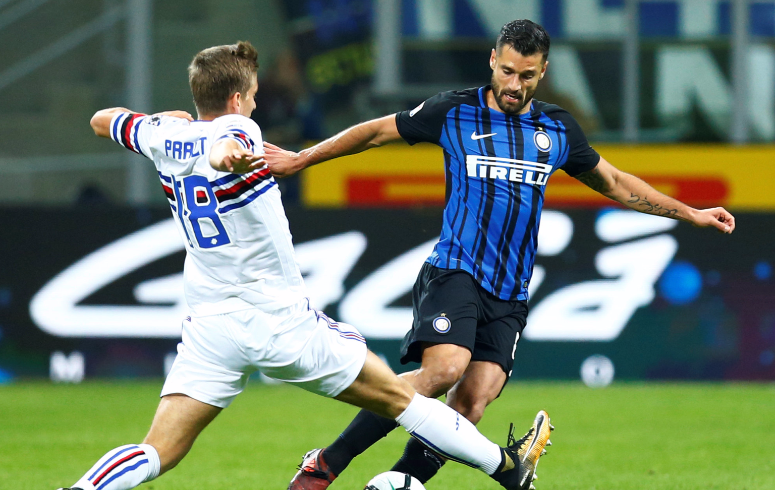 1370764-2017-10-24T190603Z_988545894_RC1579C00E50_RTRMADP_3_SOCCER-ITALY-INT-SAM