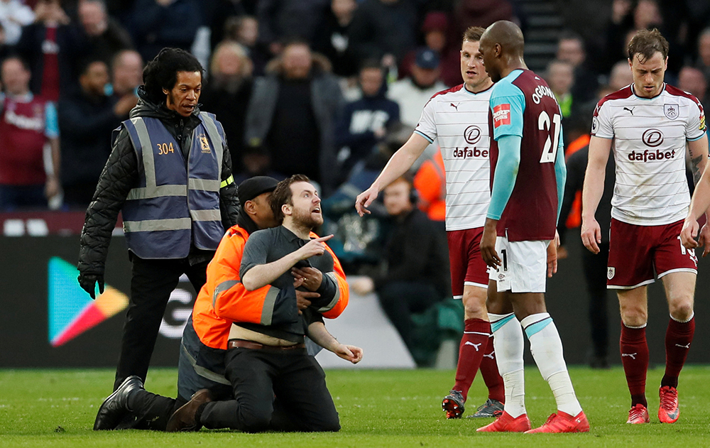 1733211-2018-03-10T190851Z_1956770485_RC1CA669FD00_RTRMADP_3_SOCCER-ENGLAND-WHU-BUR-copy
