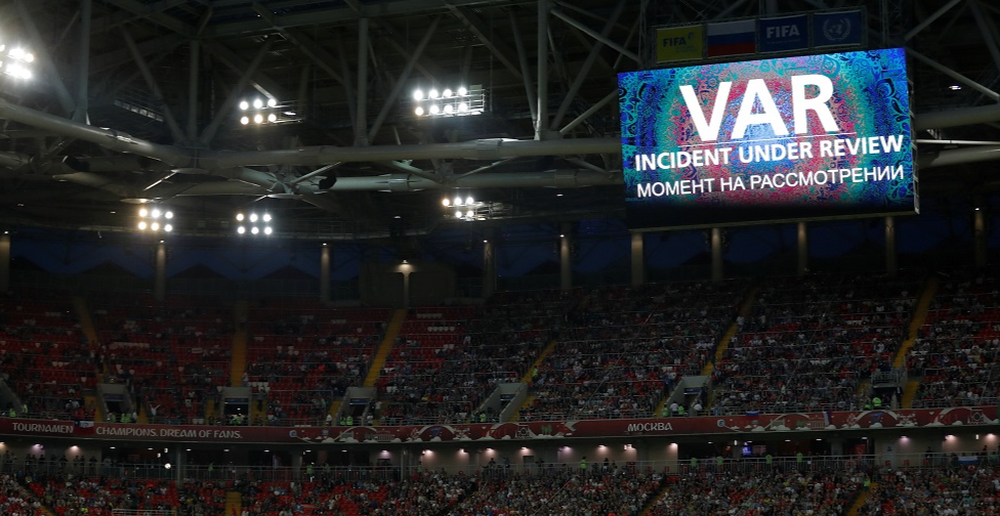 1746568-2017-06-18T190805Z_1495466618_RC18B08C0B00_RTRMADP_3_SOCCER-CONFEDERATIONS-CMR-CHL
