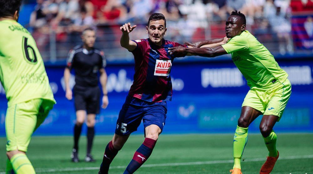 1840831-Tweeter-Eibar