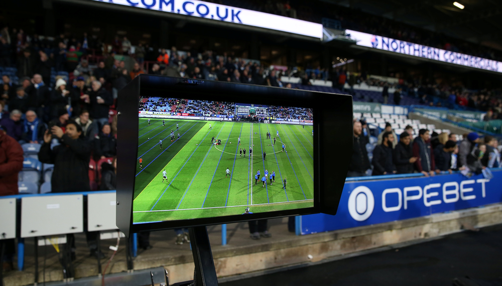 1880981-2018-02-17T174043Z_118169978_RC1EF11C9320_RTRMADP_3_SOCCER-ENGLAND-HDD-MUN